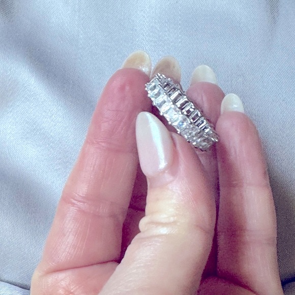 🥖Le Baguette 🥖 Diamonde Wrapped Band Bling Ring - Stunning Stackable Style - Picture 3 of 9